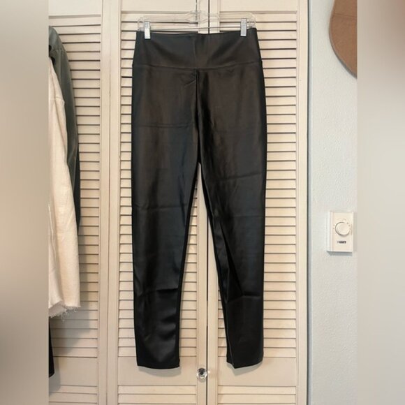 Victoria’s Secret Sport Black Faux Leather Contrast Panel Leggings • Medium - Picture 1 of 9